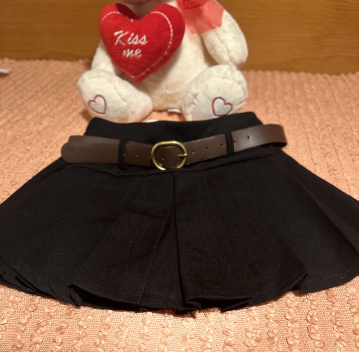 Saia pregas preta com calção Nova