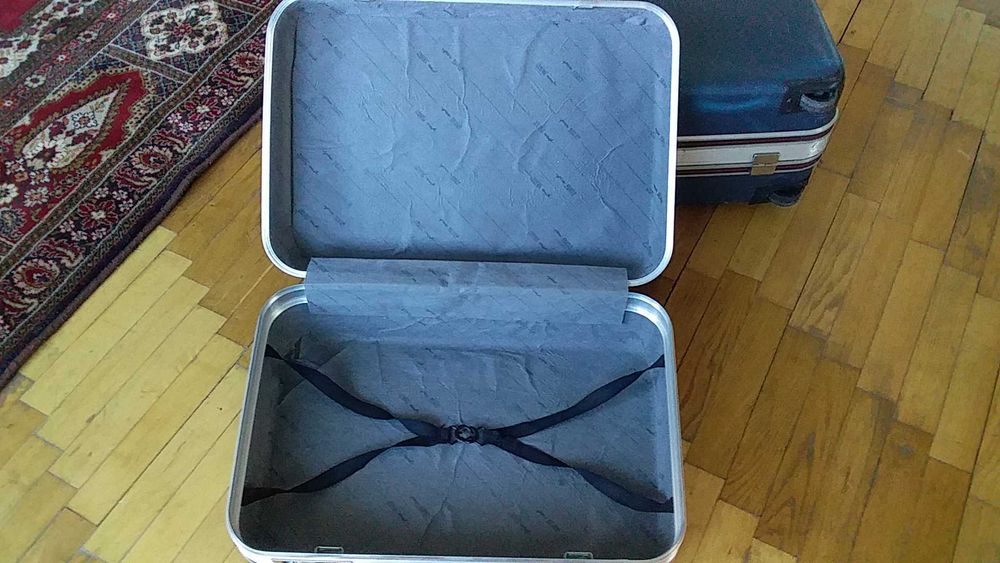 Чемодан дорожний,валіза на колесах з ручкою-пластик (Німеччина)