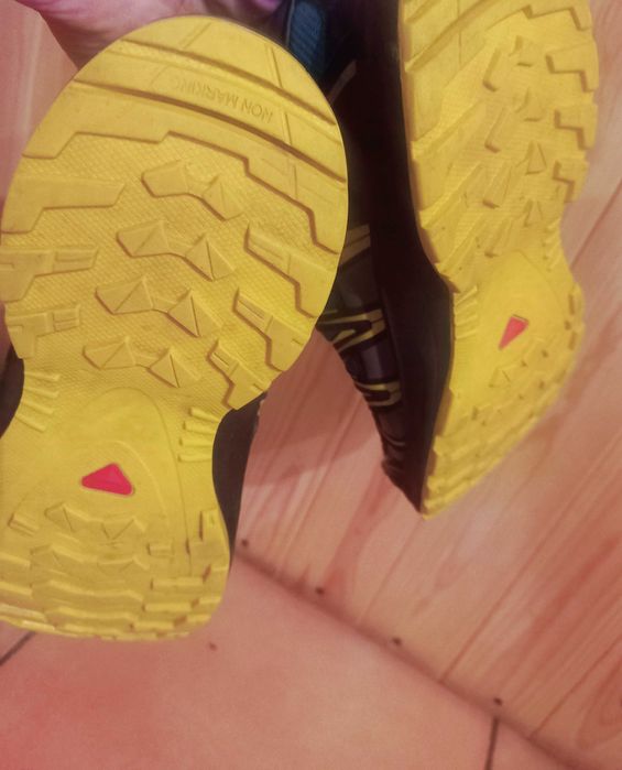 Salomon кросівки