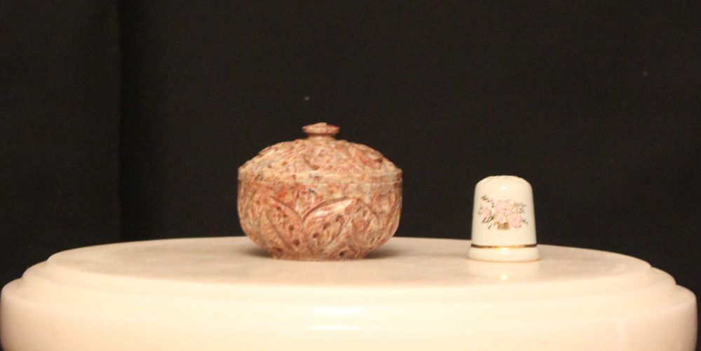 Caixa de pedra sabão vintage, esculpida à mão, com tampa