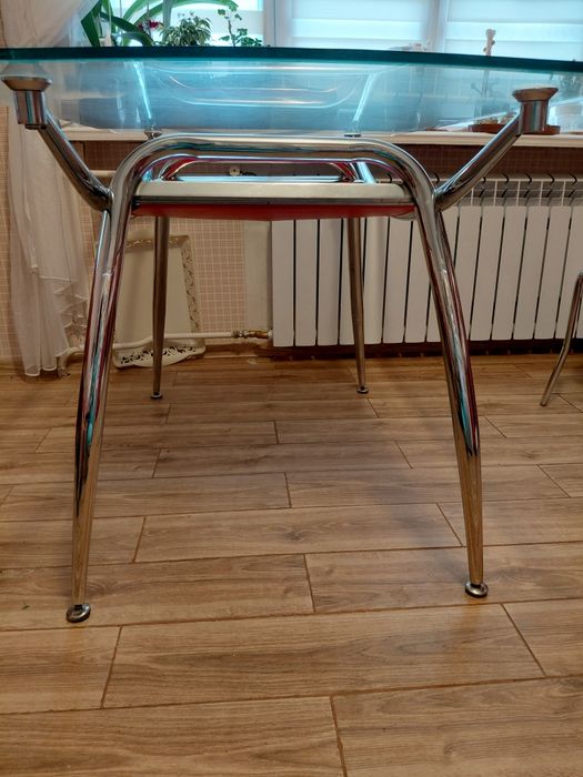 Скляний стіл прямокутний