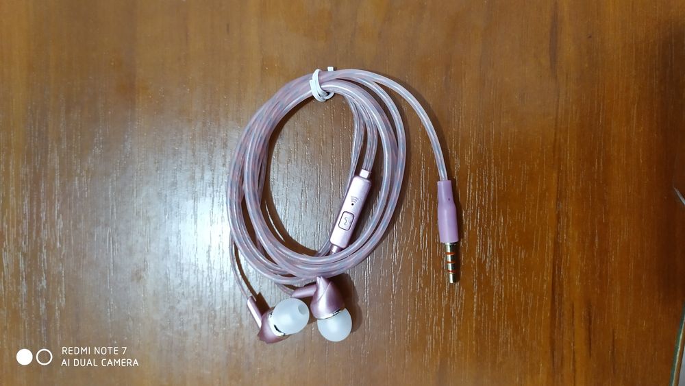 Наушники с микрофоном
