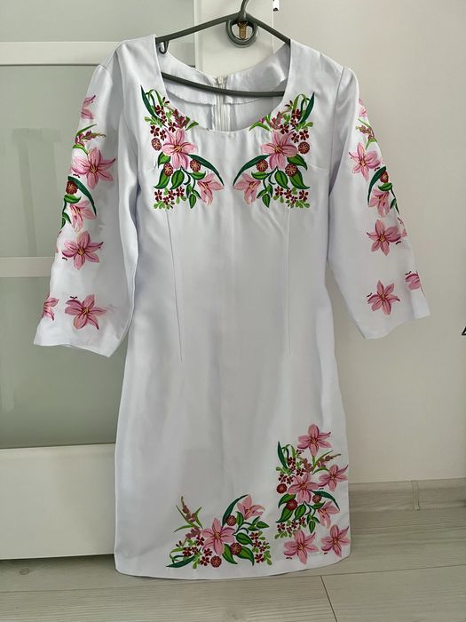 Сукня вишита