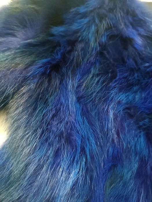 Granatowe futro z lisa