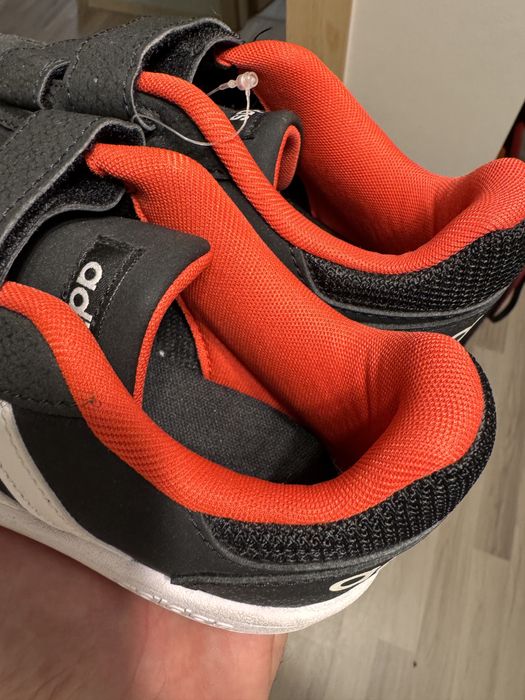 Nowe Buty Adidas dzieciece rozmiar 33 1/2 czarno czerwone