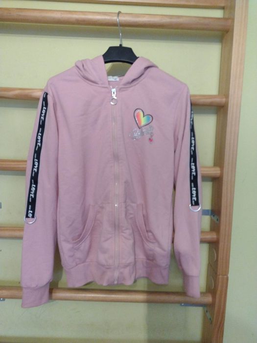 Różowa bluza z kapturem