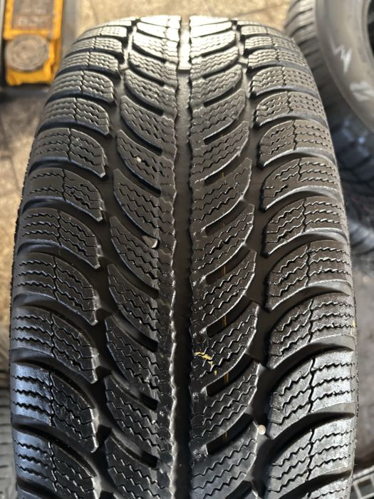 Para opon zimowych 195/60 R15 Dębica