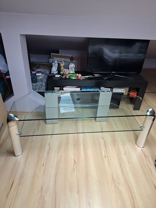 Stolik szklany pod telewizor
