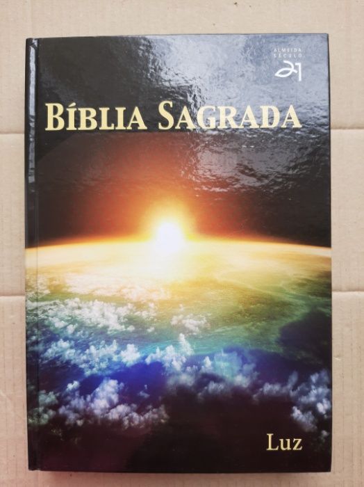 RELIGIÃO - Várias Bíblias