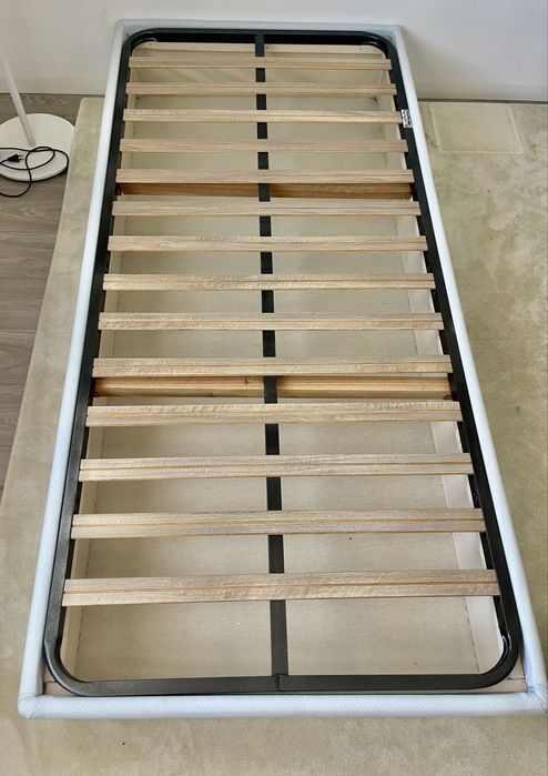 Cama + Estrado (como novo!) – 2,00m x 0,90m