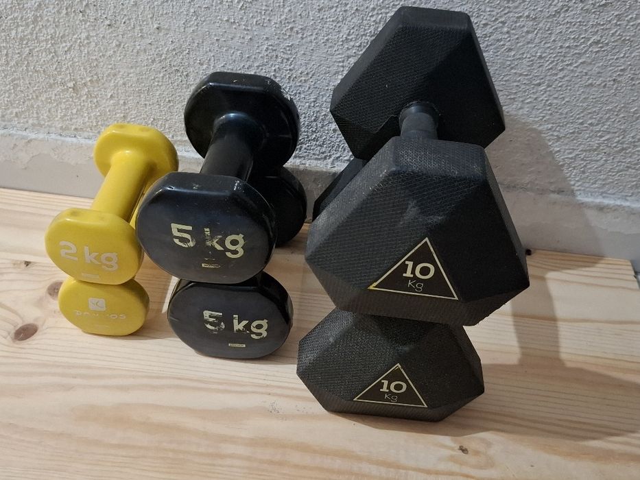 kit halteres 10kg hexagonal em borracha, halteres 2kg e 5kg vinil e