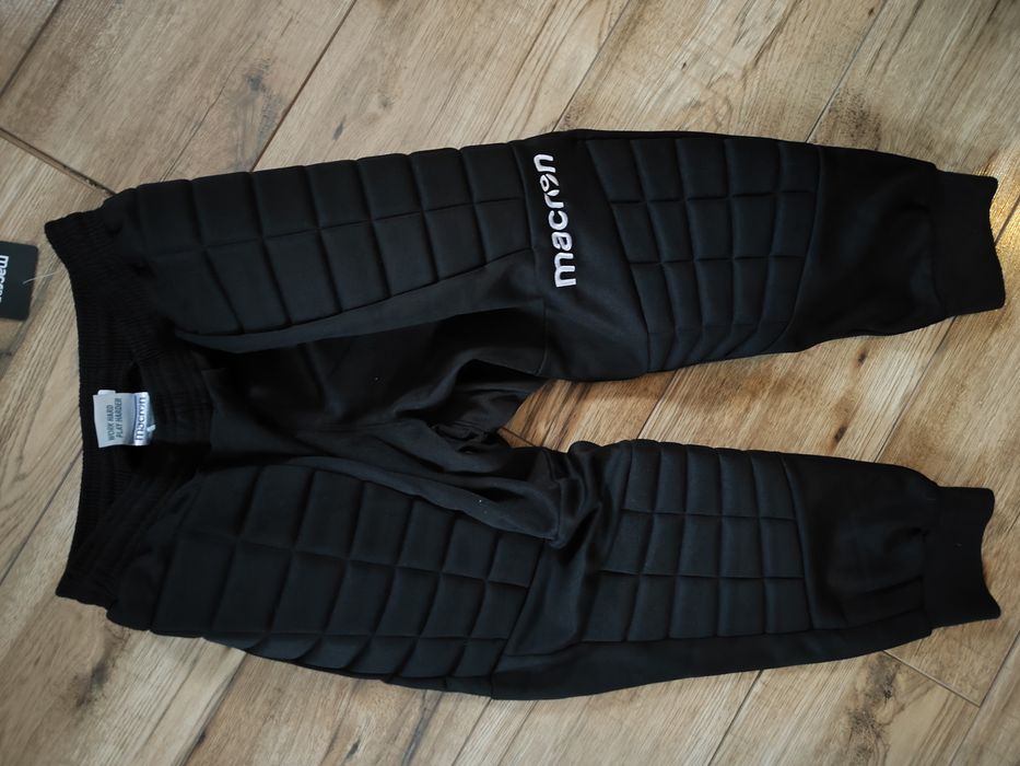 Szorty spodenki 3/4 spodnie bramkarskie z ochroniarzami nowe