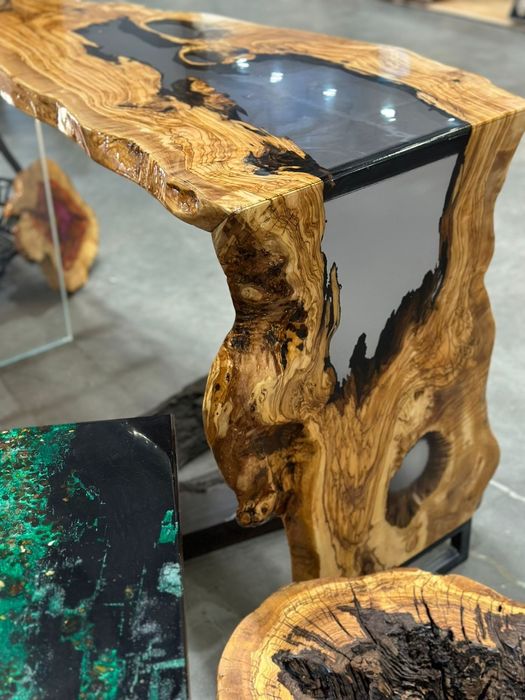 Ręcznie robione biurko, żywica, drewno oliwne