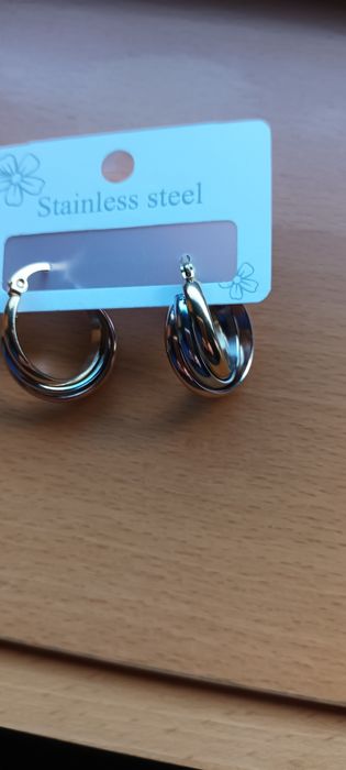 Brincos aço  novos!