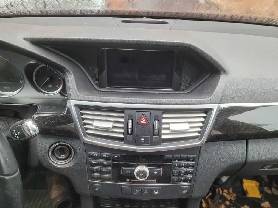 Mercedes E klasa W212 konsola deska poduszki komplet