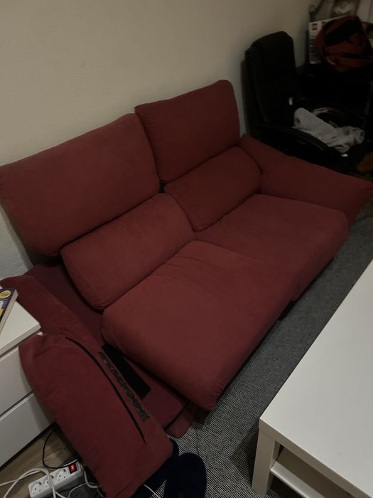 Sofá Veludo Vermelho  (para reconstrução)