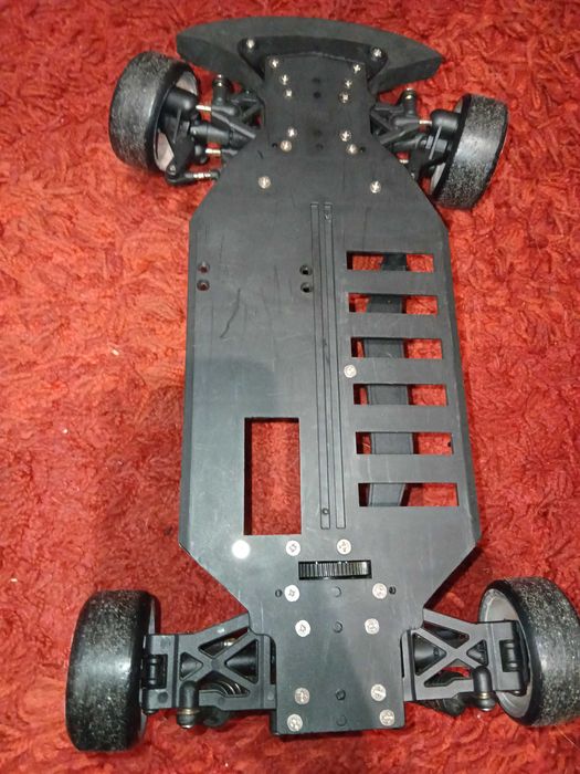 Vendo chassi novo hsp com pneus de drift  e com body