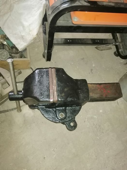 Тиски, ширина губок 140 мм