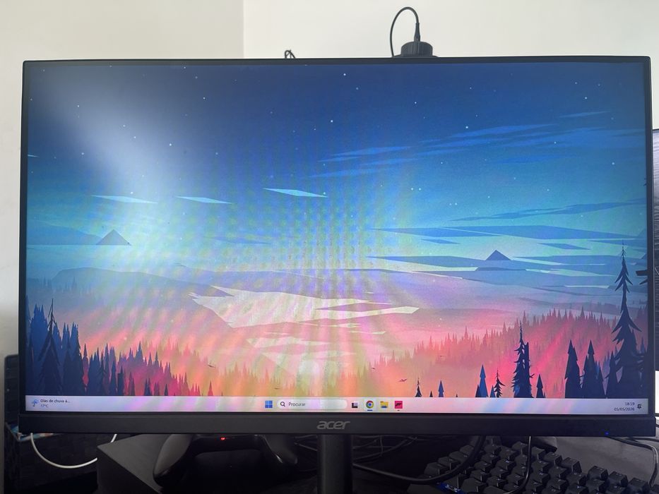 Monitor + teclado + rato