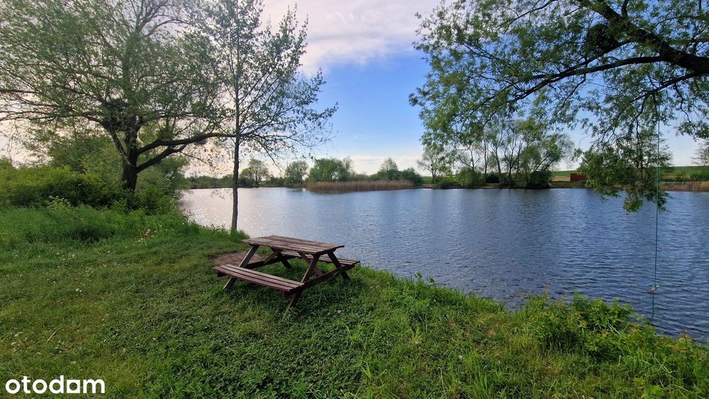 Przy pierwszej linii brzegowej *działka budowlana (rekreacyjna)