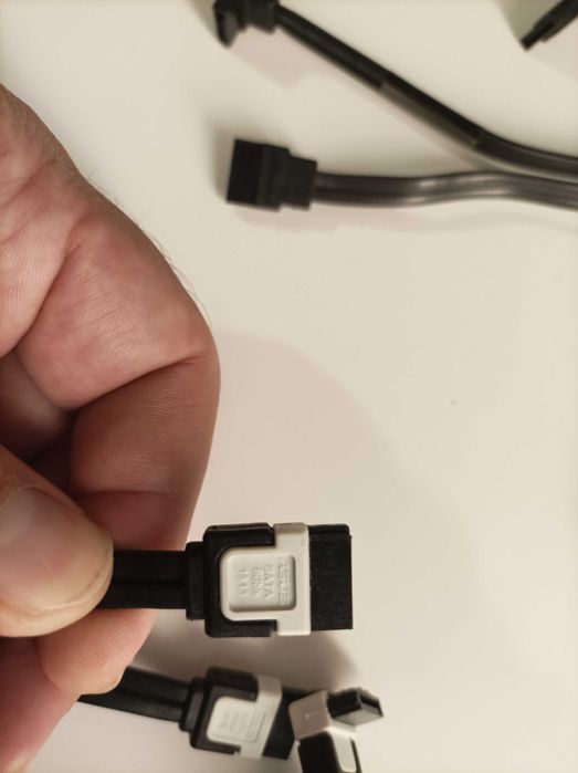 High-Quality SATA Cables with 6 Gbps Speed – Asus | Foxconn64172210639235124