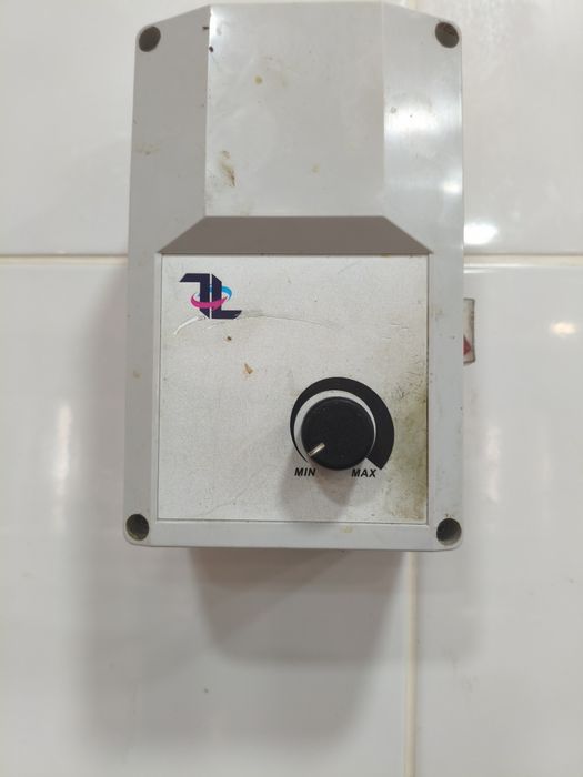 Ventilador industrial e tubos chaminé