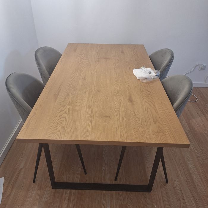 Vende-se Conjunto Mesa (160x90cm) e 4 Cadeiras - Estado de Novo (Quase Sem Uso)