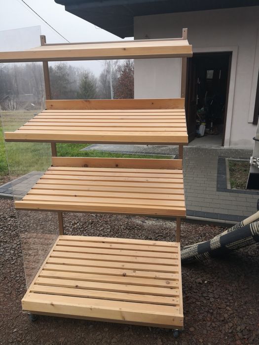 Regały  na pieczywo cena za sztukę.