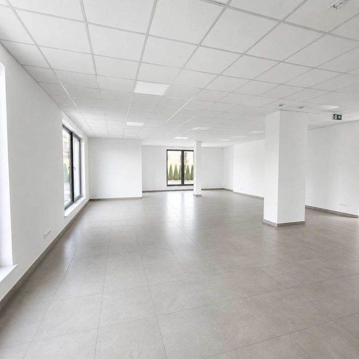 Lokal w centrum Jasła, parter - 90 m², duże witryny
