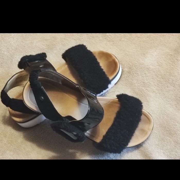 Босоножки Ugg le fluff