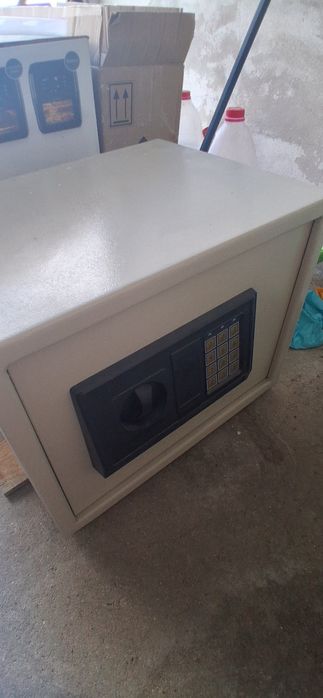 Cofre médio 250 euros