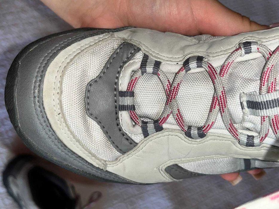 Жіночі трекінгові черевики Quechua (Decathlon)