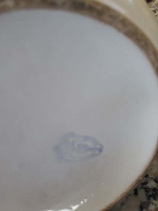 Duas canecas antigas em bom estado