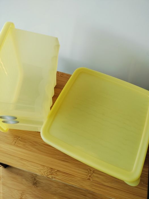 2 Tupperware amarelos 1L para armazenamento no frigorífico