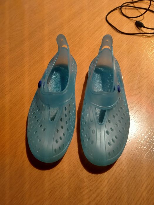 Buty do pływania 32
