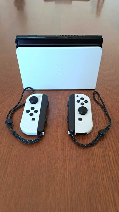 Nintendo Switch OLED Branca C/Nova + Mala Portátil + Vidro Protetor + Thumb Grips