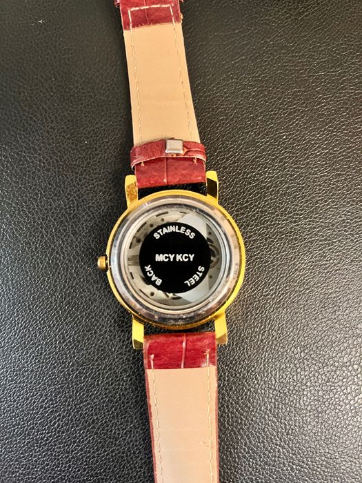 Часи на руку, скелетони