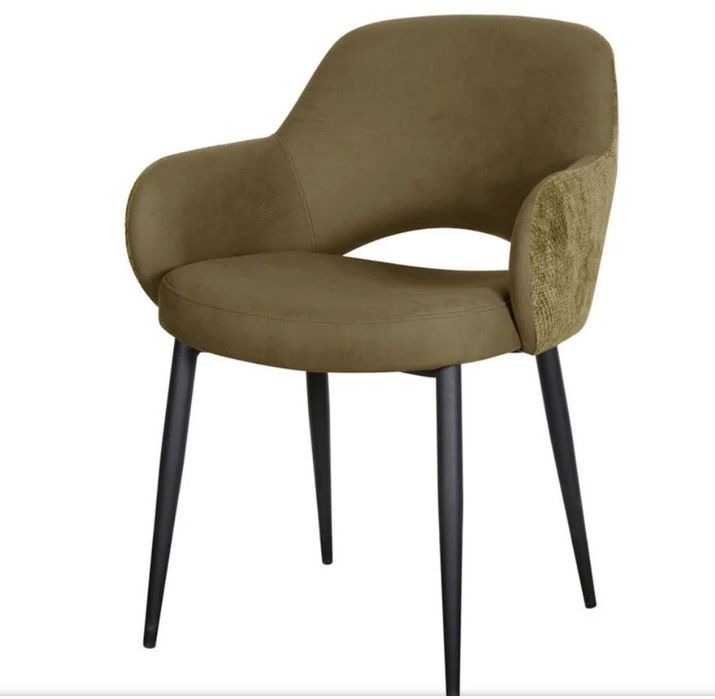 Cadeira estofada nordica modelo Itaca da Hôma verde musgo