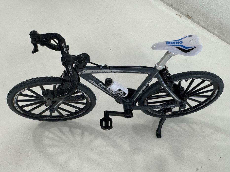 Bicicleta ciclista miniatura 1:12. Lindissima
