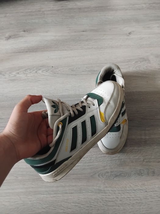 Кроссовки Adidas