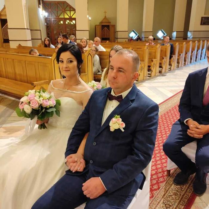 Suknia ślubna w kolorze ecru