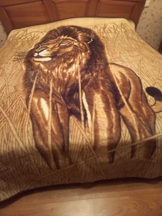 Продам плед-одеяло,зимнее, двухсторонее, 200х240.