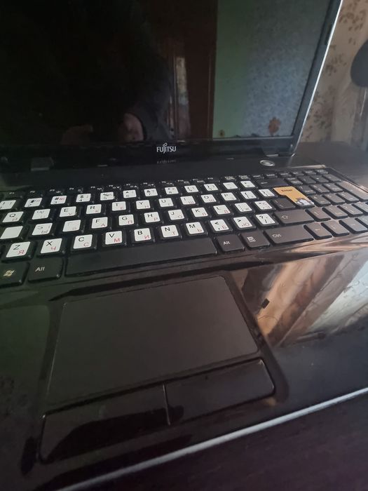 Ноутбук Fujitsu LIFEBOOK AH531  i5