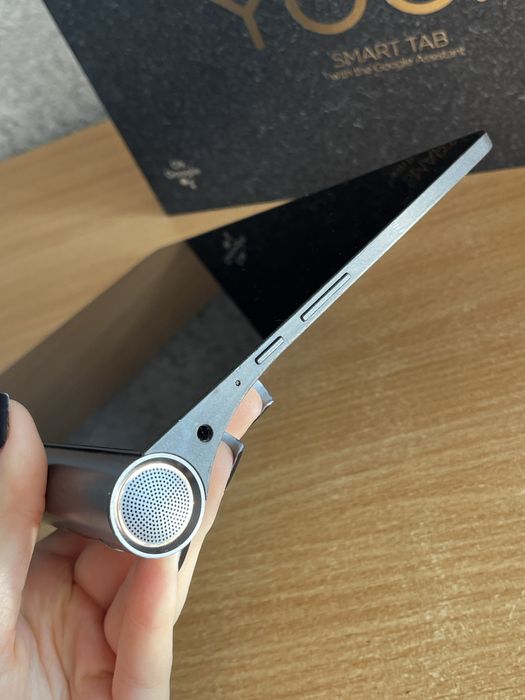 планшет Lenovo Yoga Smart Tab YT-X705F (10”, 64GB, Android 10)