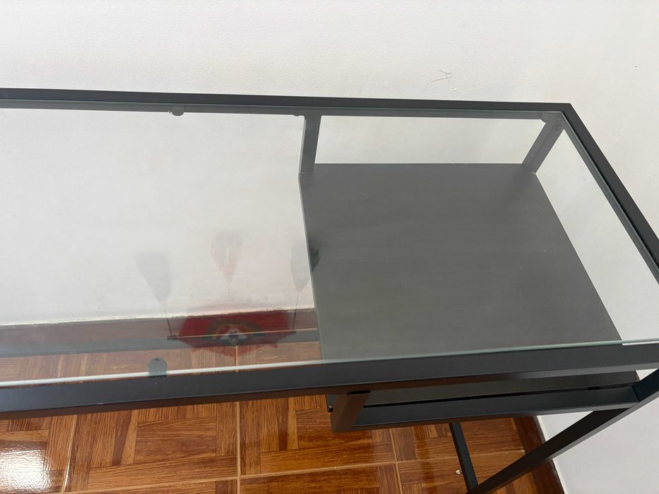 Secretária de vidro IKEA – Como nova