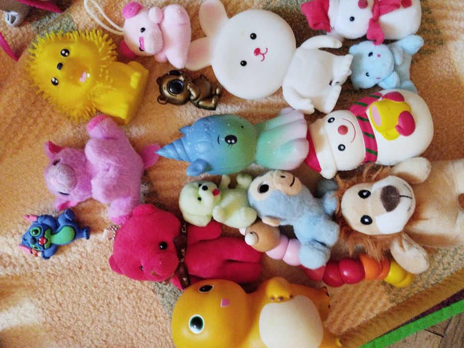 Продам. киндера игрушки