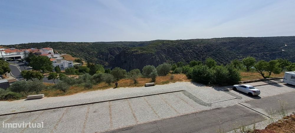 Moradia para Restaurar, zona histórica de Miranda do Douro