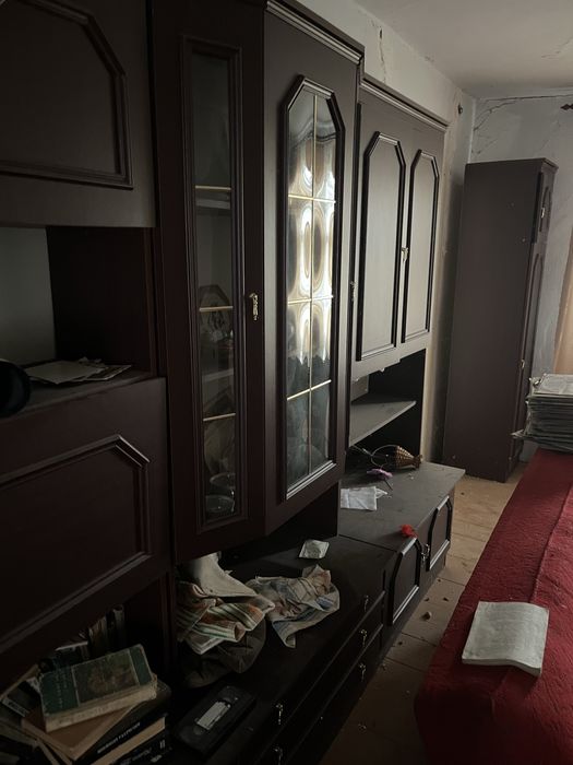 Шафа, сервант, стінка