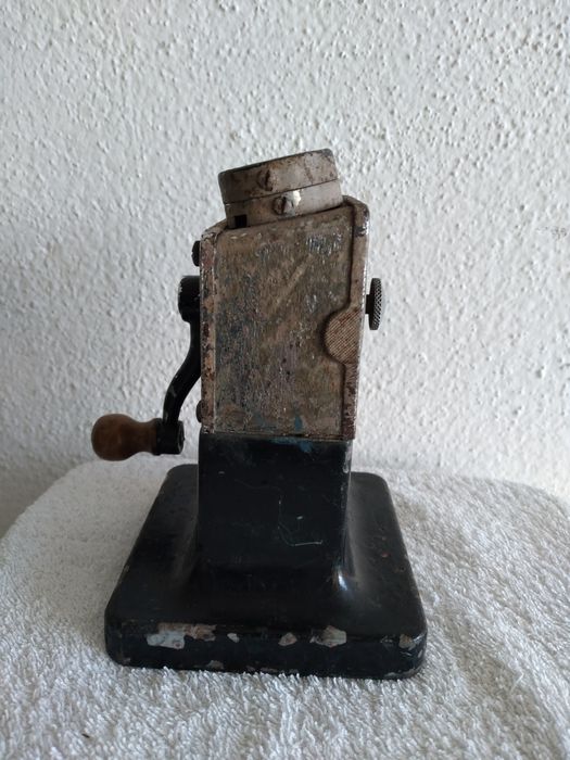 Afiador de lápis antigo