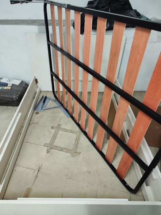 Cama  com estrado elevatório bom estado